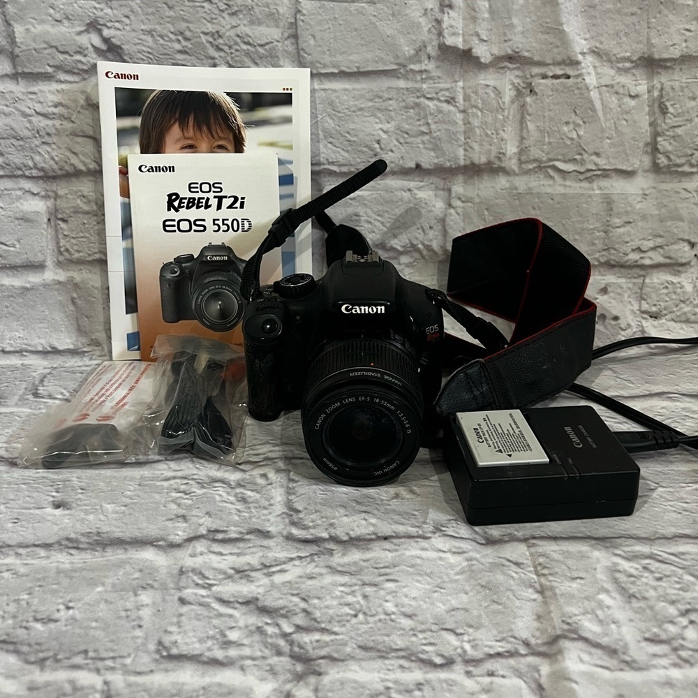 Canon EOS Digital Rebel T2i Digital w/18-55mm IS II Lens kit used camera